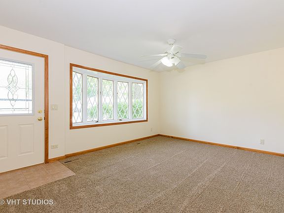3rd image of 915 Chippewa Cir