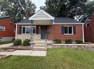 9122 Neil Dr, Cincinnati, OH 45231
