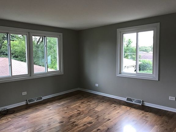 3rd image of 8281 N Ozanam Ave