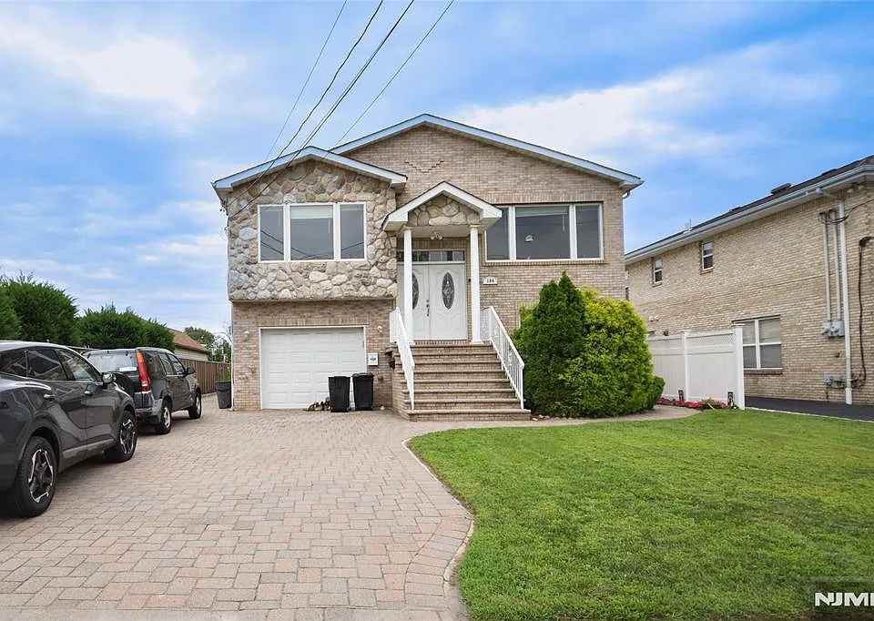 104 Franklin St #1