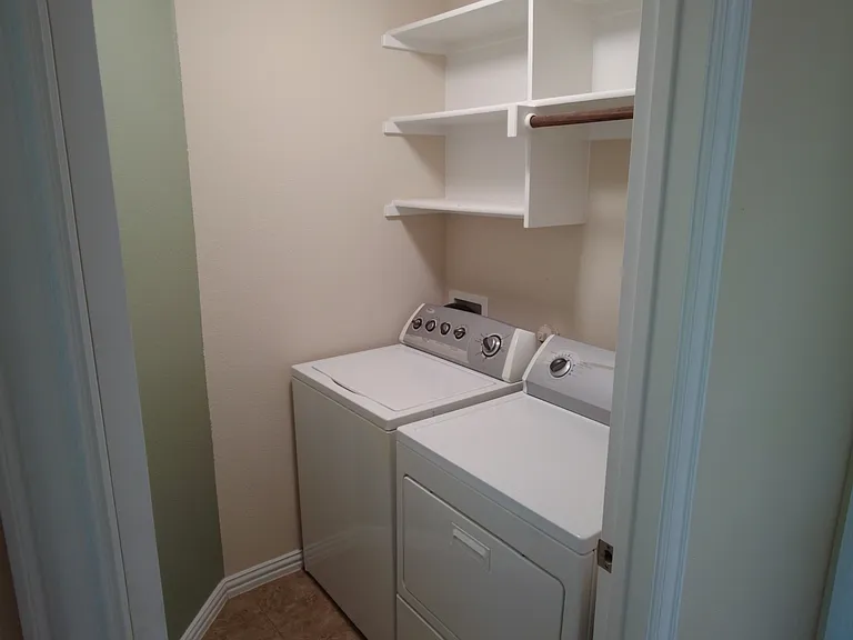 300 Dorset Ct — Photo 14