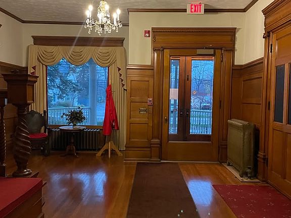 3rd image of 142 Main St E #3W