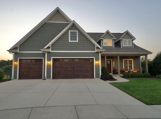 1509 Sara Ct, Burlington, WI 53105