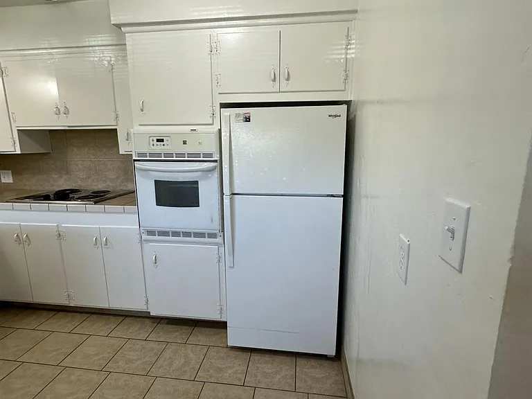 2404 N Angus St — Photo 4