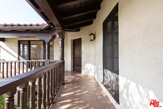 1179 S Hayworth Ave — Photo 2