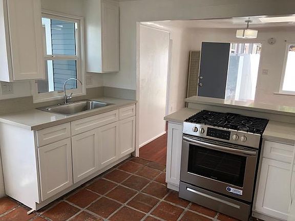 3rd image of 932 Pier Ave APT B
