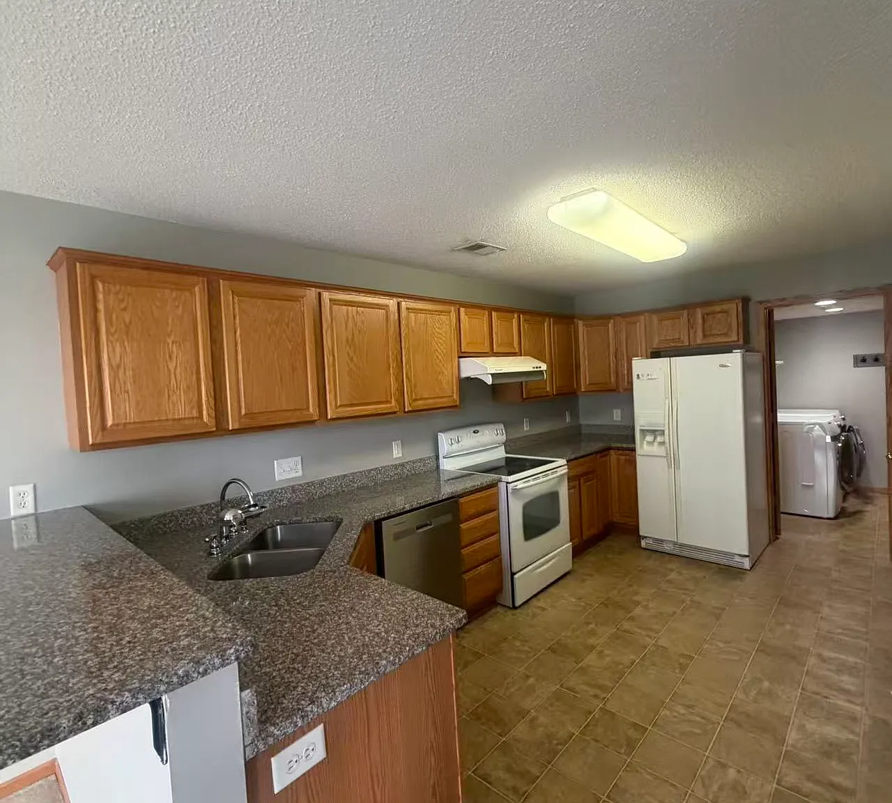 3 bed, 1.5 bath, 1518 sqft, $2,100 — Photo 4