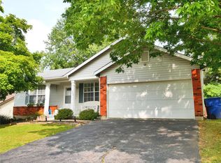 1306 Whispering Ridge Ln, Saint Peters, MO 63376