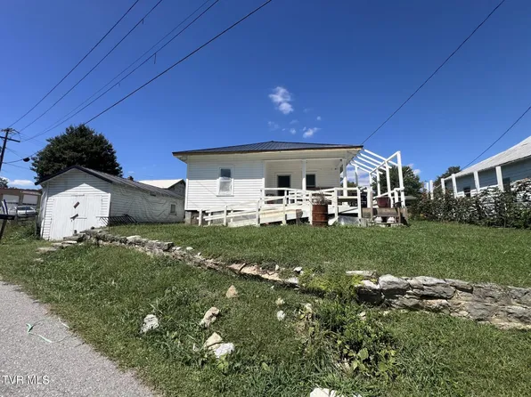 301 S Johnson Dr, Pennington Gap, VA 24277