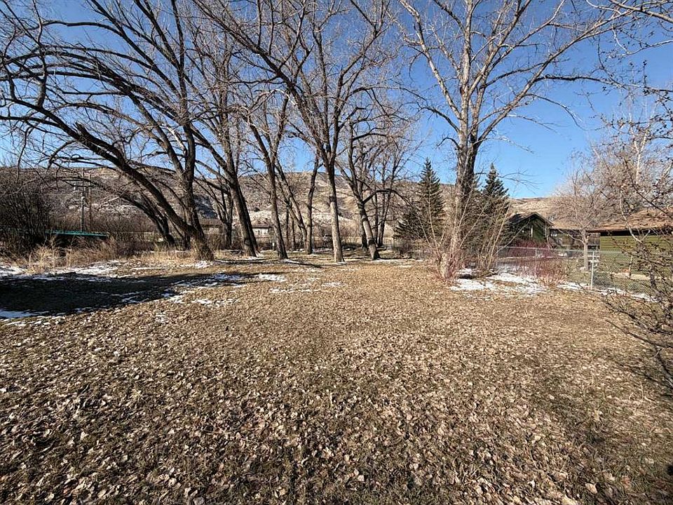 1st image of 424 River Dr