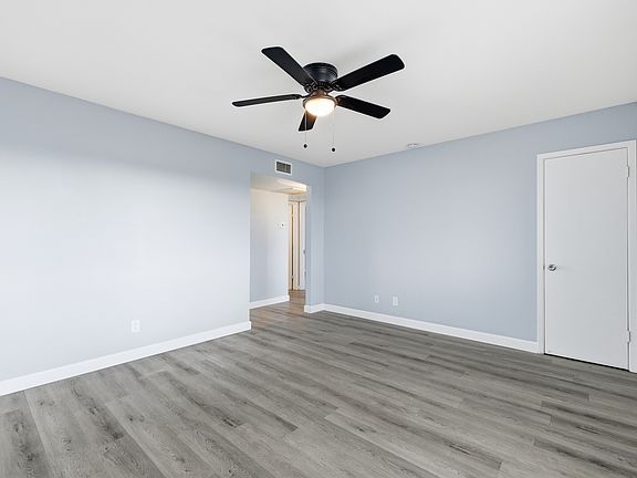 3rd image of 557 S Olive APT 3