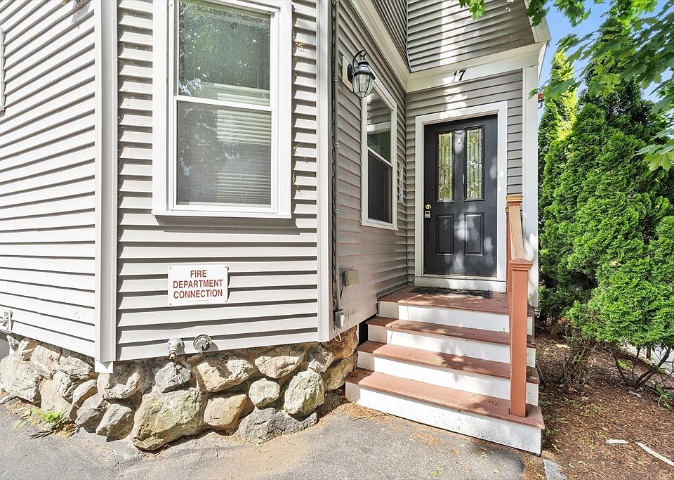 1st image of 17 Robbins St APT 3-1