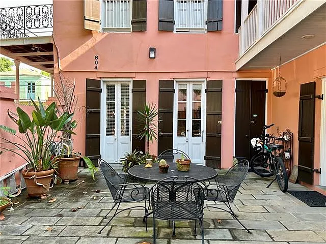 804 Spain St — Photo 2