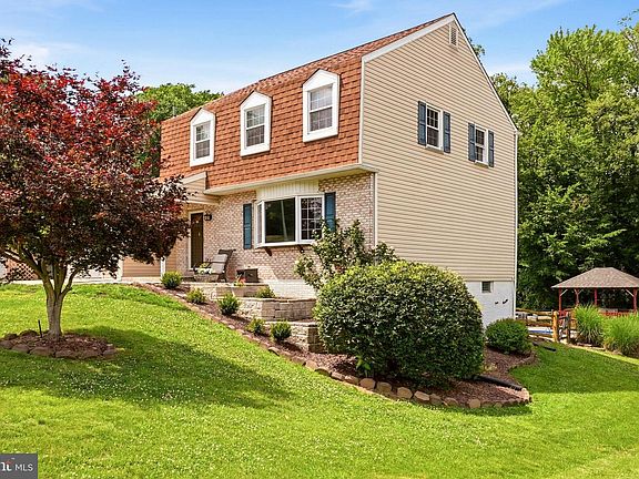 2nd image of 2437 W Colonial Dr