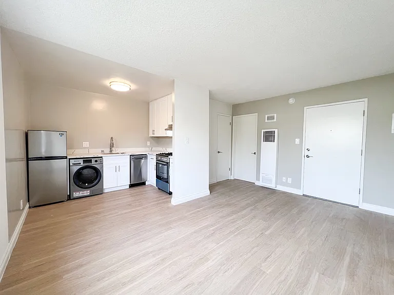 1817 Corinth Ave #5 — Photo 2