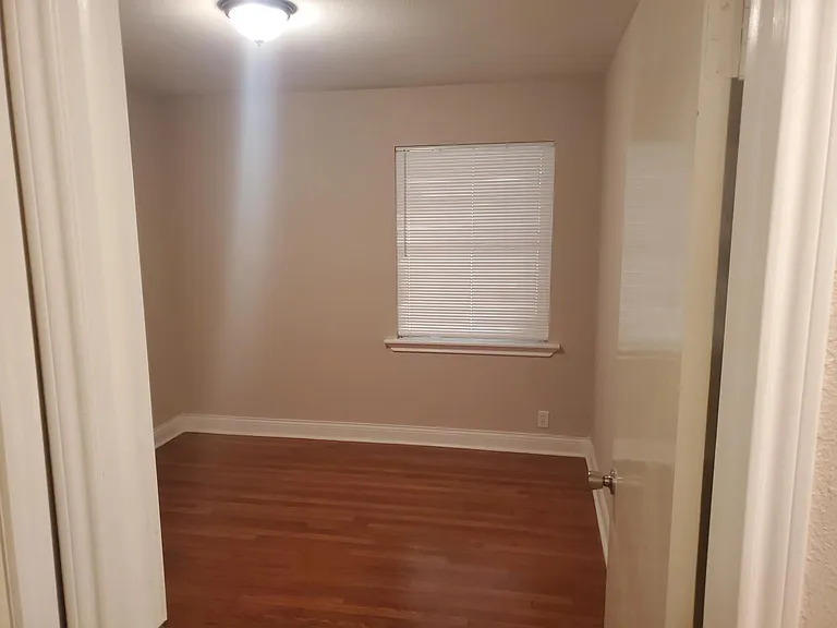 2313 Haine Dr — Photo 12