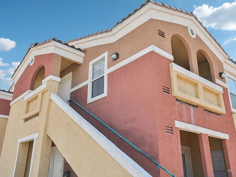 Sunrise Park Condominiums — Photo 29