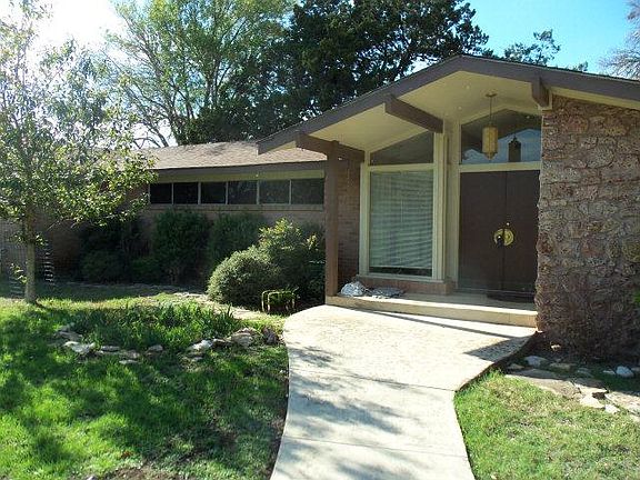 3rd image of 105 Edgemont Dr