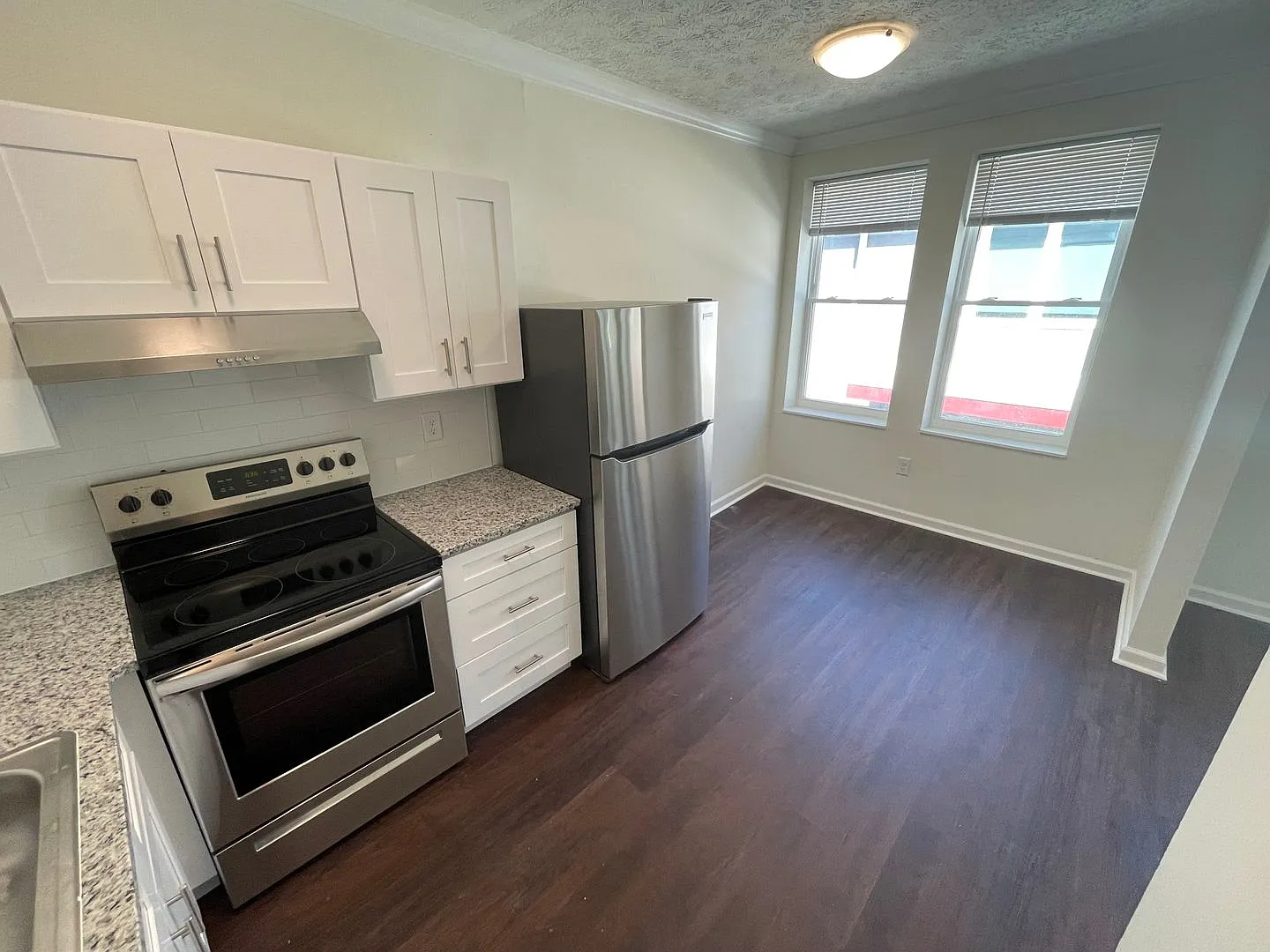 386 Parkway Apartments — Photo 2