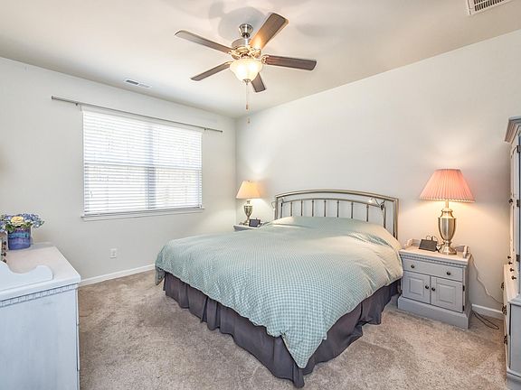5th image of 9756 Woodriff Cir NE