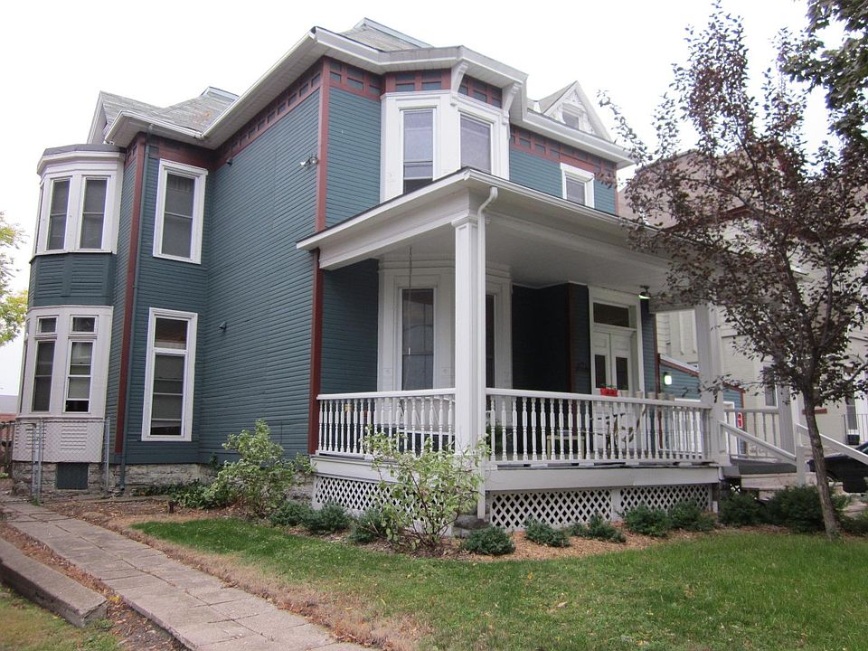 Front of 184 Summit Avenue, second floor bay for apartment five in view