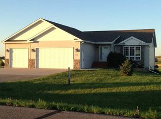 6613 Copper Rdg, Bismarck, ND 58504