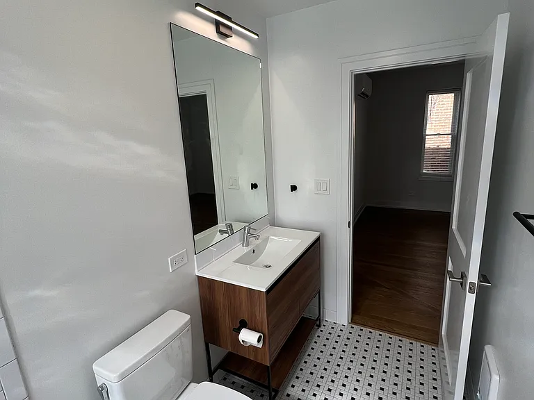 1334 W Elmdale Ave #3R — Photo 16