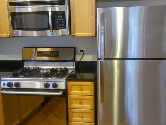 3rd image of 2735 N Wayne Ave #1C
