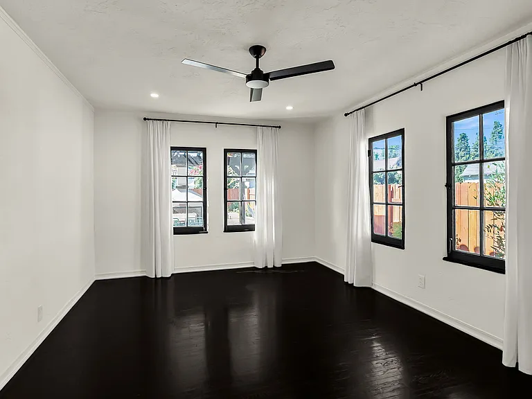4654 Merrill Ave — Photo 49