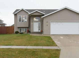 774 Homestead Ct, West Fargo, ND 58078