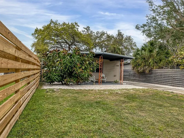 2305 Novus St — Photo 2