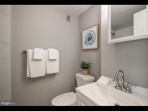 5th image of 5340 Holmes Run Pkwy Unit 1611