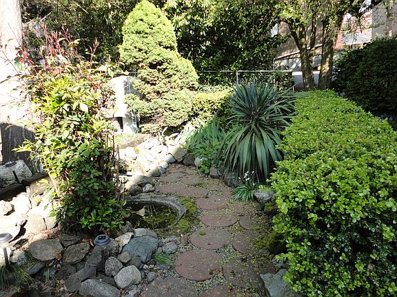 5th image of 4258 7th Ave NE APT A