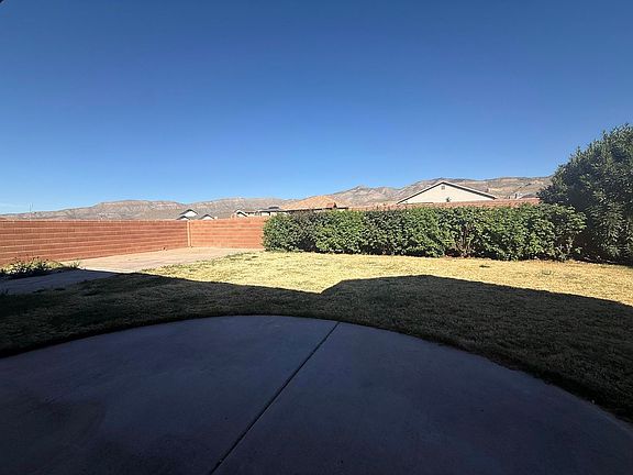 2nd image of 917 Playa Azul St