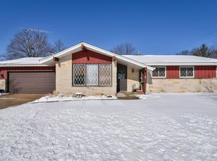 546 Mulberry Dr W, West Bend, WI 53090