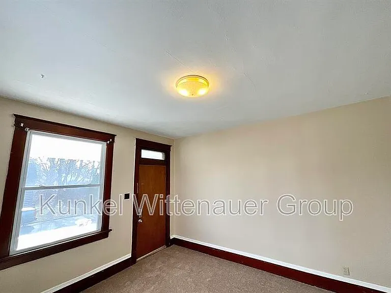 907 N Church St — Photo 3