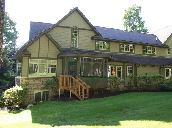 744 Greenway Dr, Harbor Springs, MI 49740