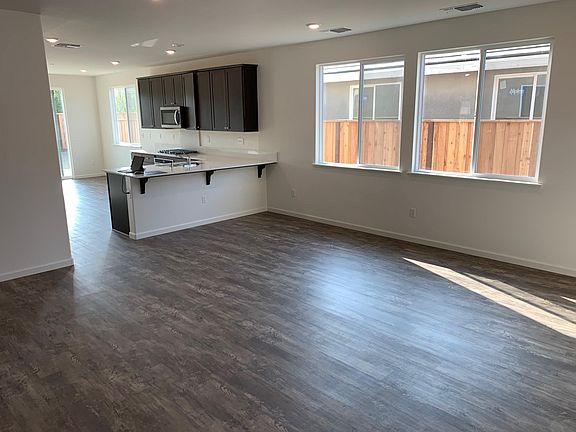 2nd image of 2843 Kings Way