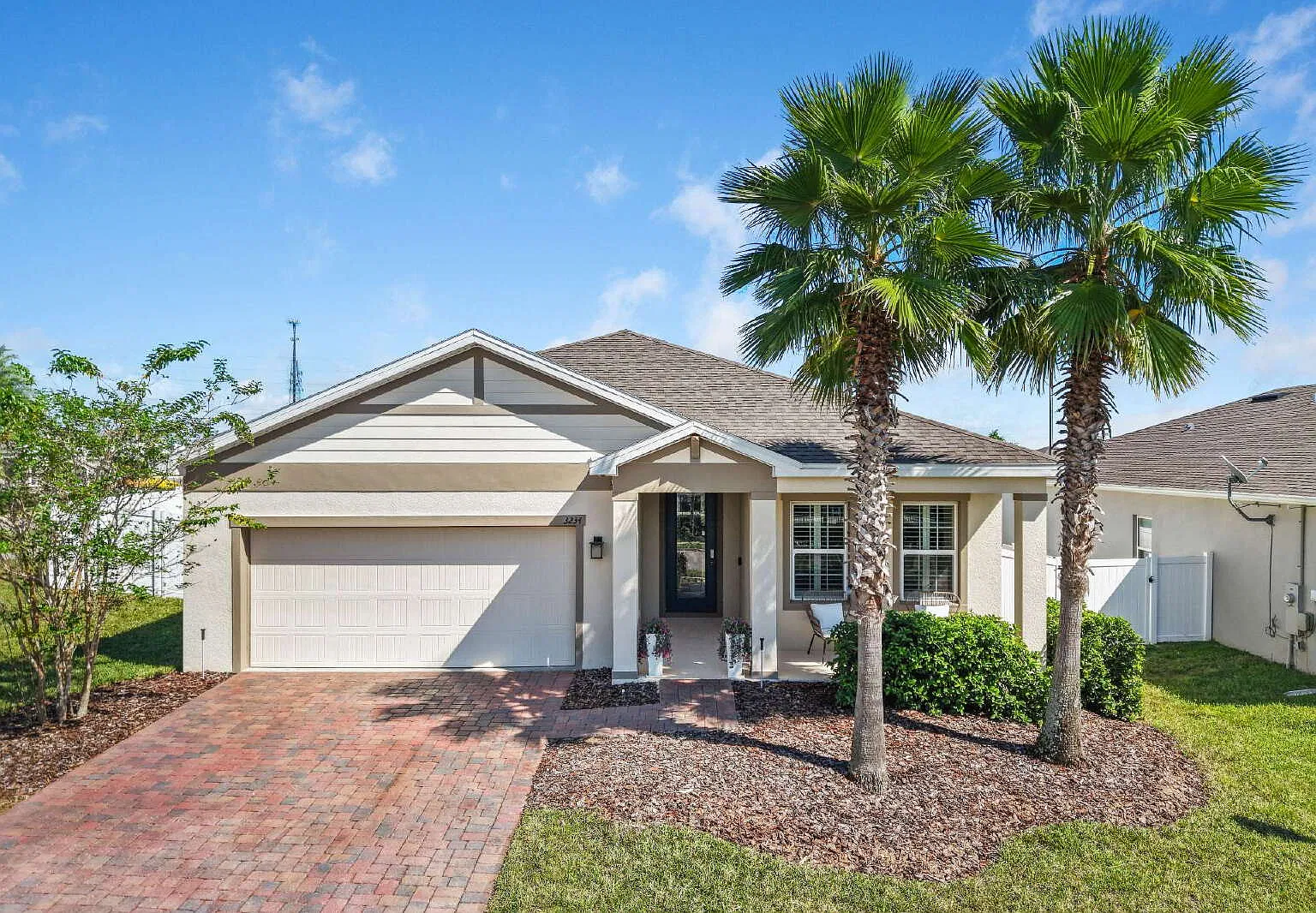 3 bed, 2.0 bath, 1886 sqft, $2,700 — Photo 1