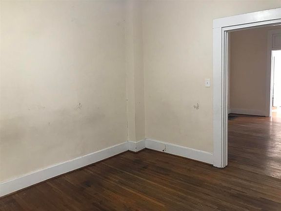 4th image of 411 W 8th St