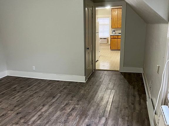 5th image of 816 NE 8th St APT F