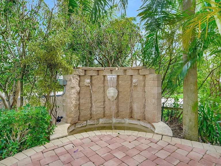 290 E Fern Dr — Photo 35