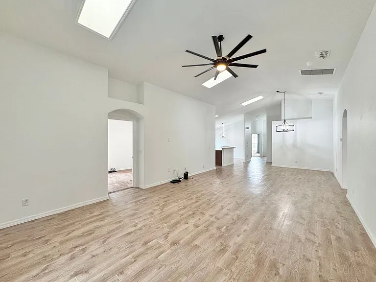 502 Viola Dr — Photo 18