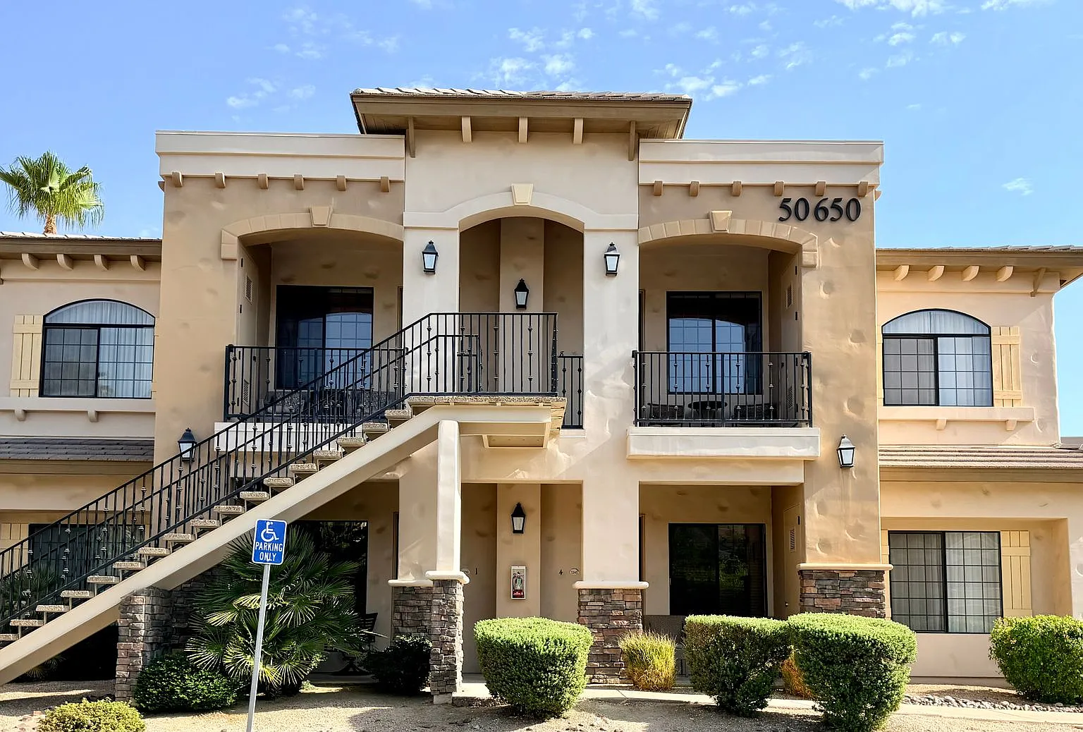 Available Now!! 1 Bedroom 1 Bathroom Condo In Casitas Las Rosas In la Quinta — Photo 1