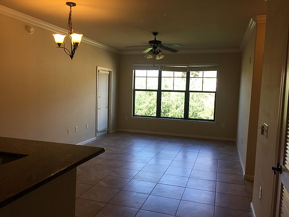 3rd image of 910 Charo Pkwy Unit 332