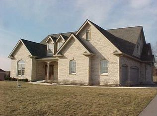 37W748 Stratford Ln, Elgin, IL 60124
