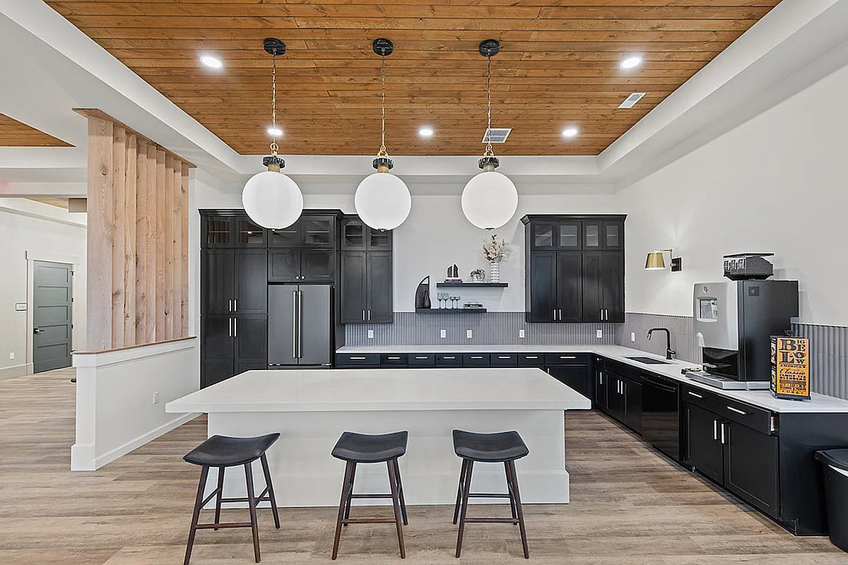 Hadley Place Apartments — Photo 2