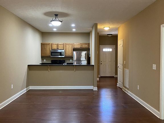 2nd image of 513 Walnut Creek Dr