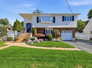 1523 Dewey Ave, Bellmore, NY 11710