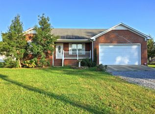 11 Cloverdale Cir, Fayetteville, TN 37334
